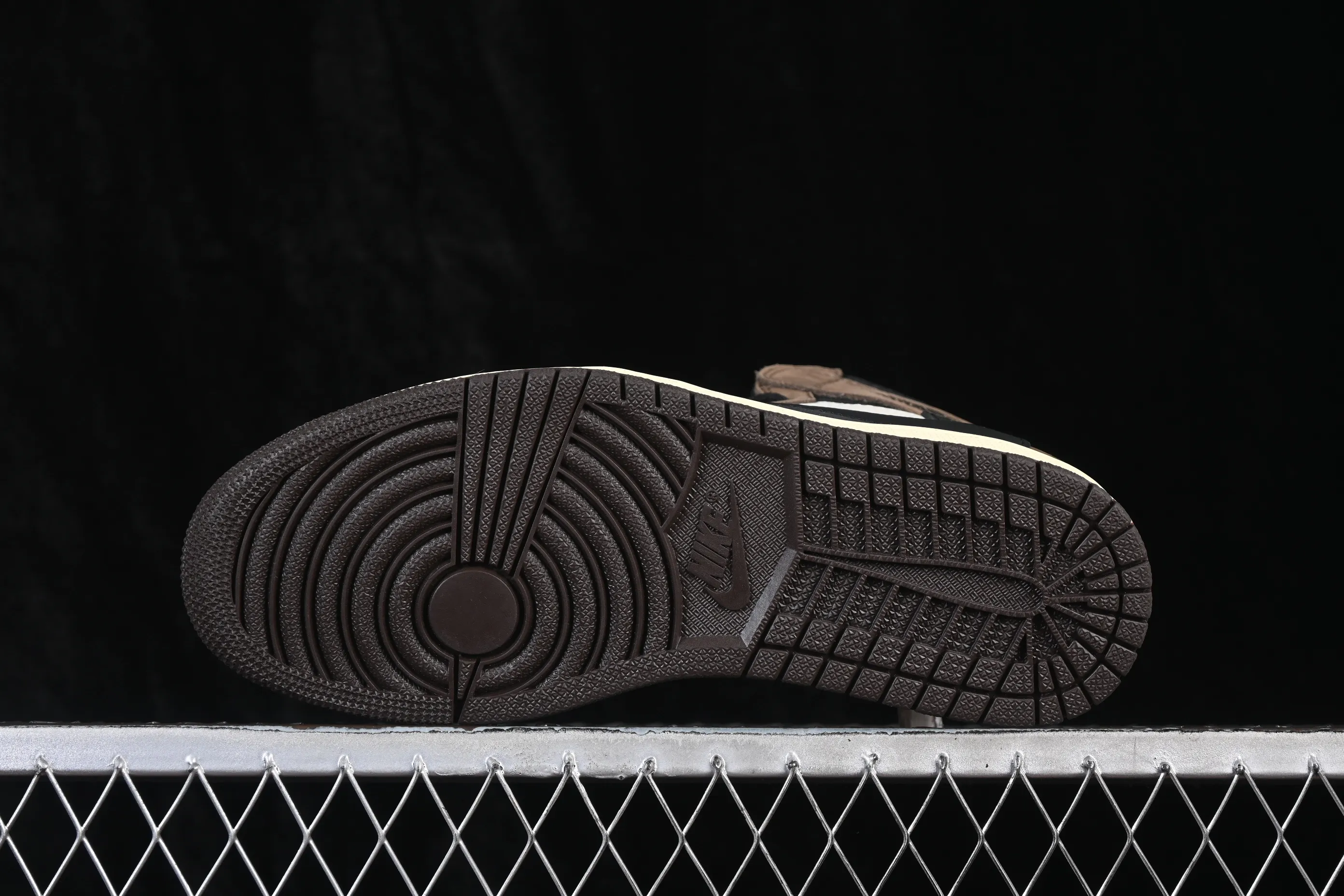 All Categories Air Jordan Jordan Series Basketball Shoes Air Jordan 1 High Travis Scott x Air Jordan 1 High OG AJ1 Reverse Hook Limited Edition CD4487-100